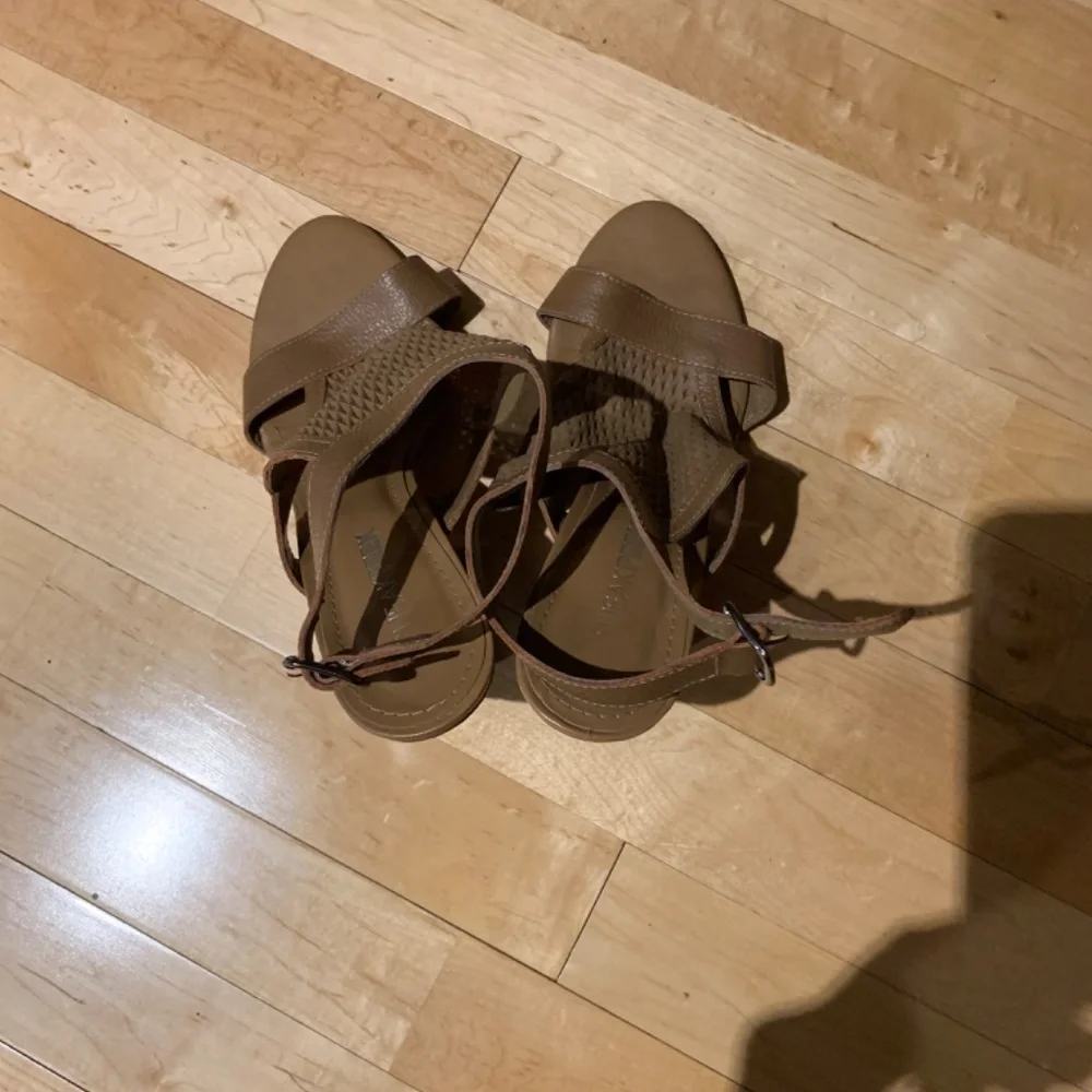 Heels - Picture 2 of 4